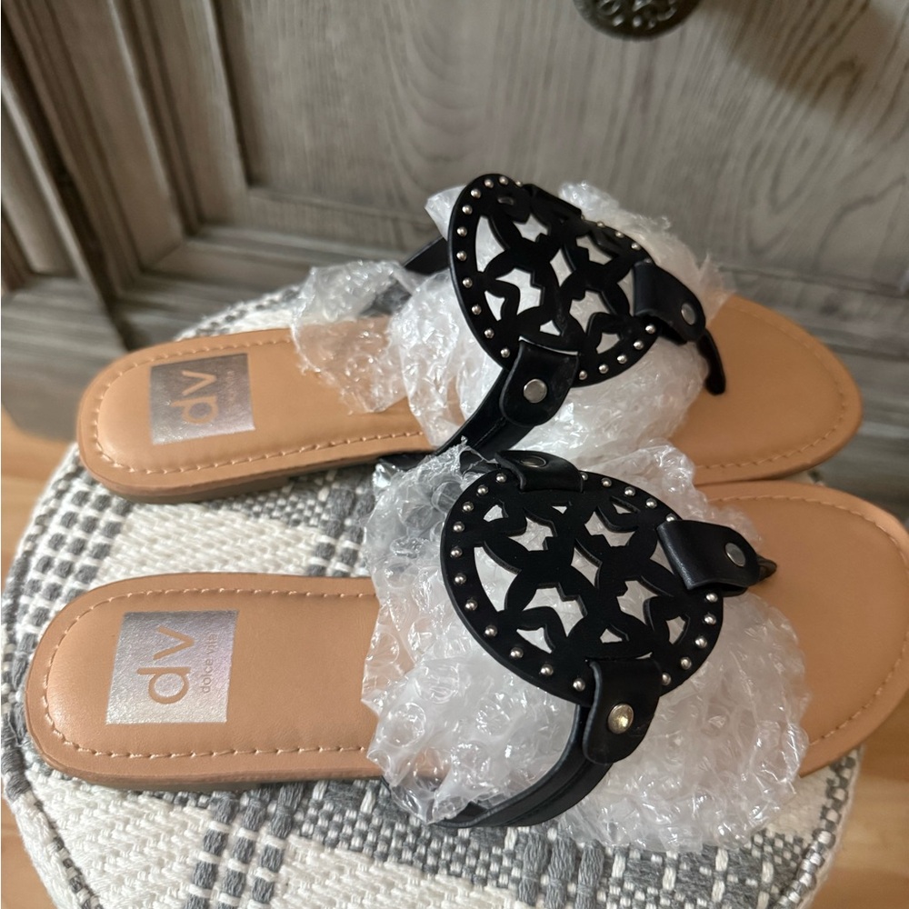 Black Cutout Thong Sandals with Tan Footbed Size 8.5! - Picture 7 of 8